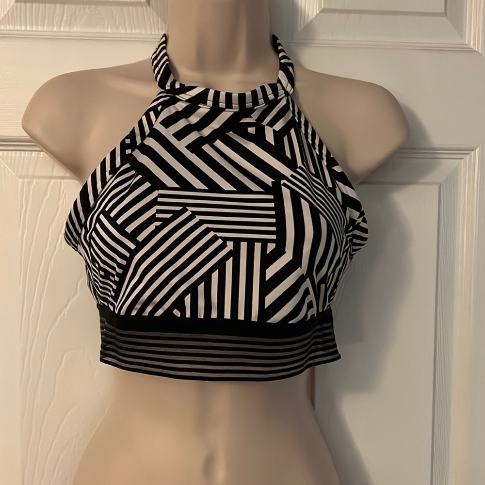 Victorias Secret sports bra size Medium